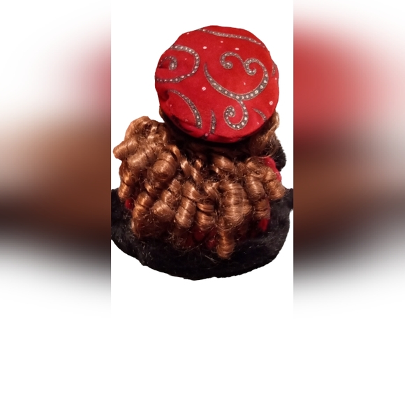 Musical Porcelain Doll. "Paige", is a beauty. With a certificate of authenticity - Picture 2 of 10